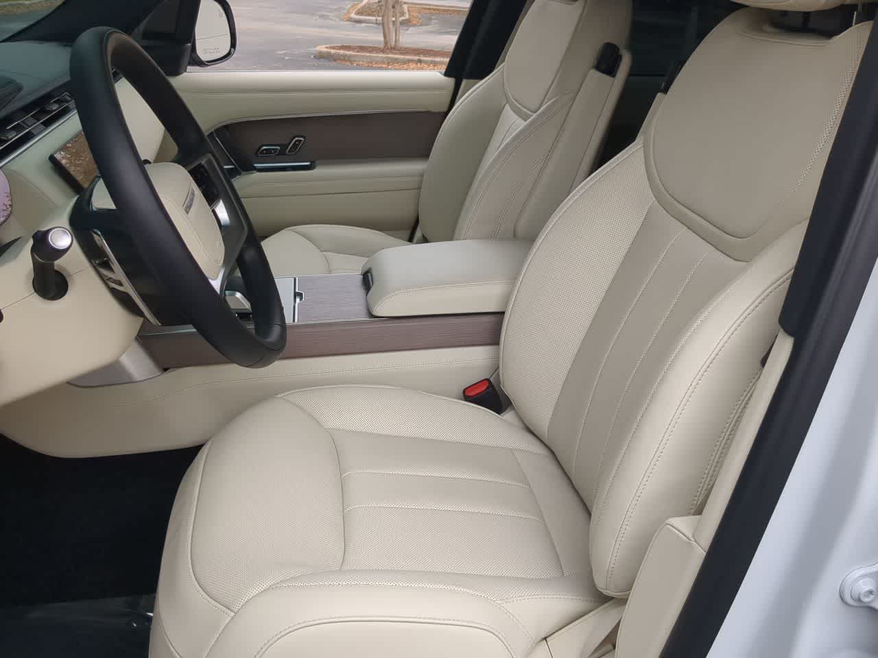 Thumbnail: 2025 Land Rover Range Rover - 17