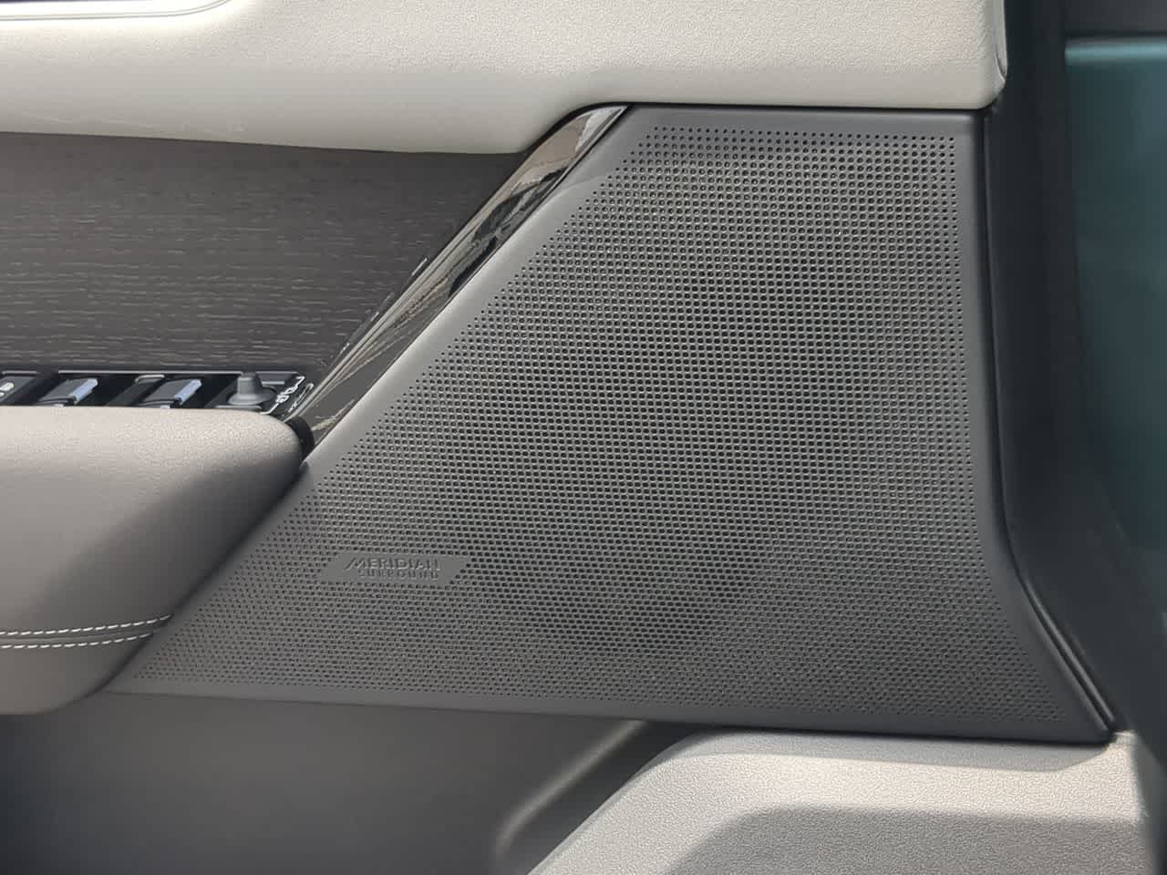 Thumbnail: 2026 Land Rover Range Rover Velar - 33