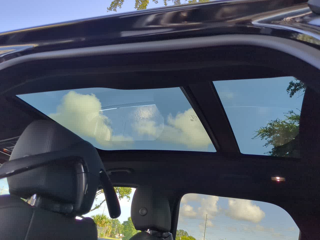 Thumbnail: 2026 Land Rover Range Rover Velar - 23