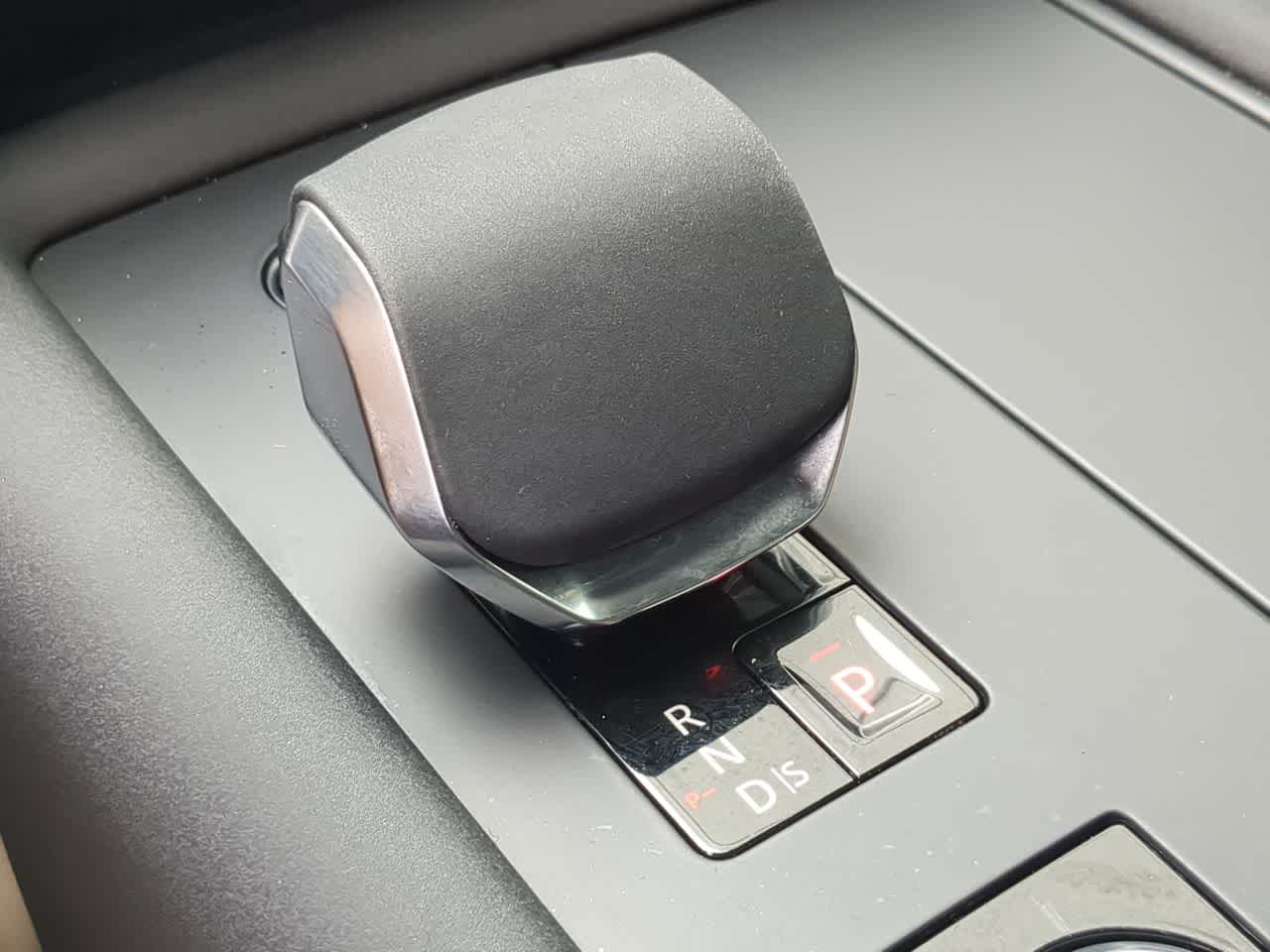 Thumbnail: 2025 Land Rover Discovery - 33