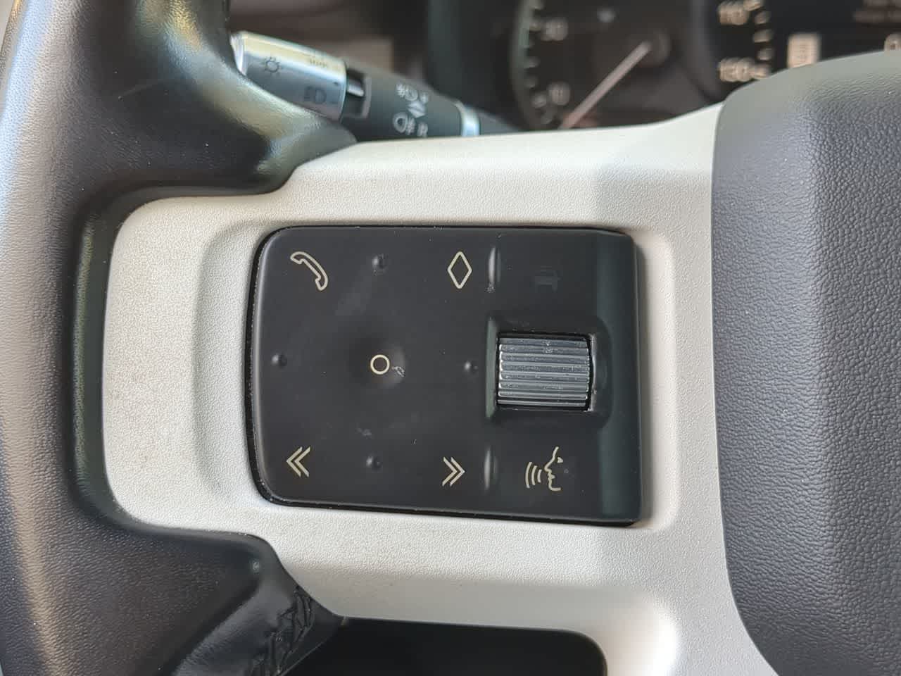 Thumbnail: 2022 Land Rover Defender - 26