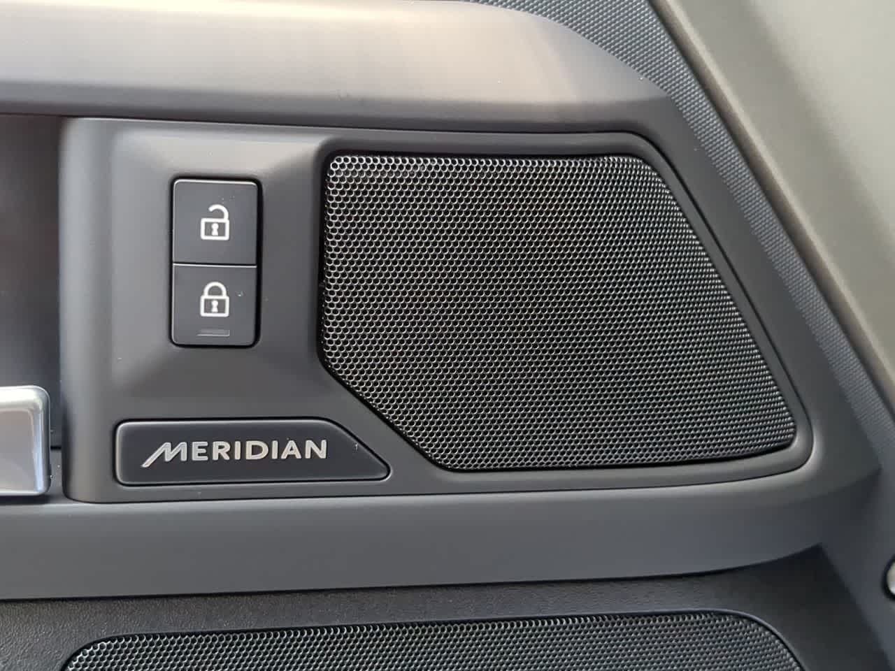 Thumbnail: 2025 Land Rover Defender - 33