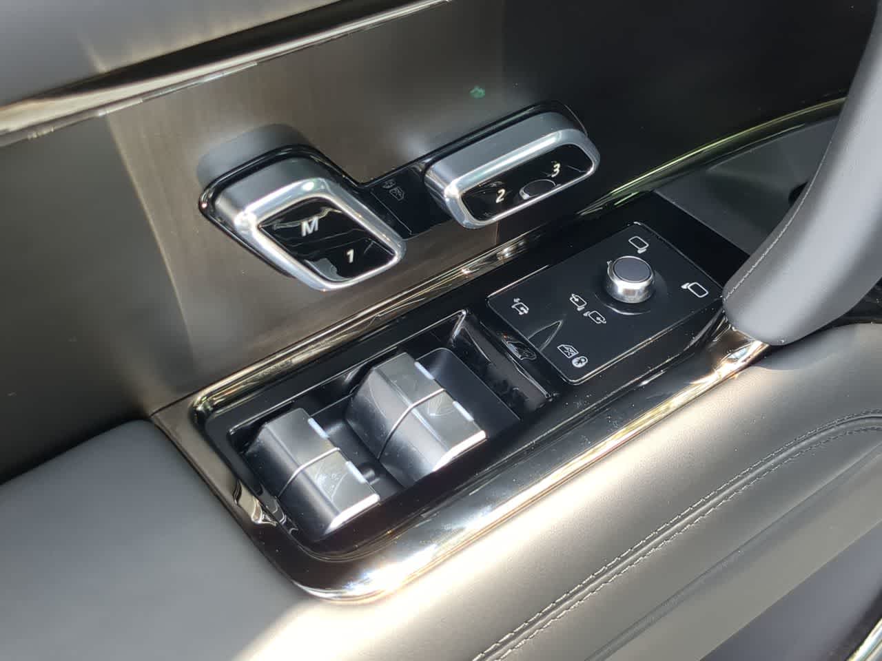 Thumbnail: 2025 Land Rover Range Rover - 18