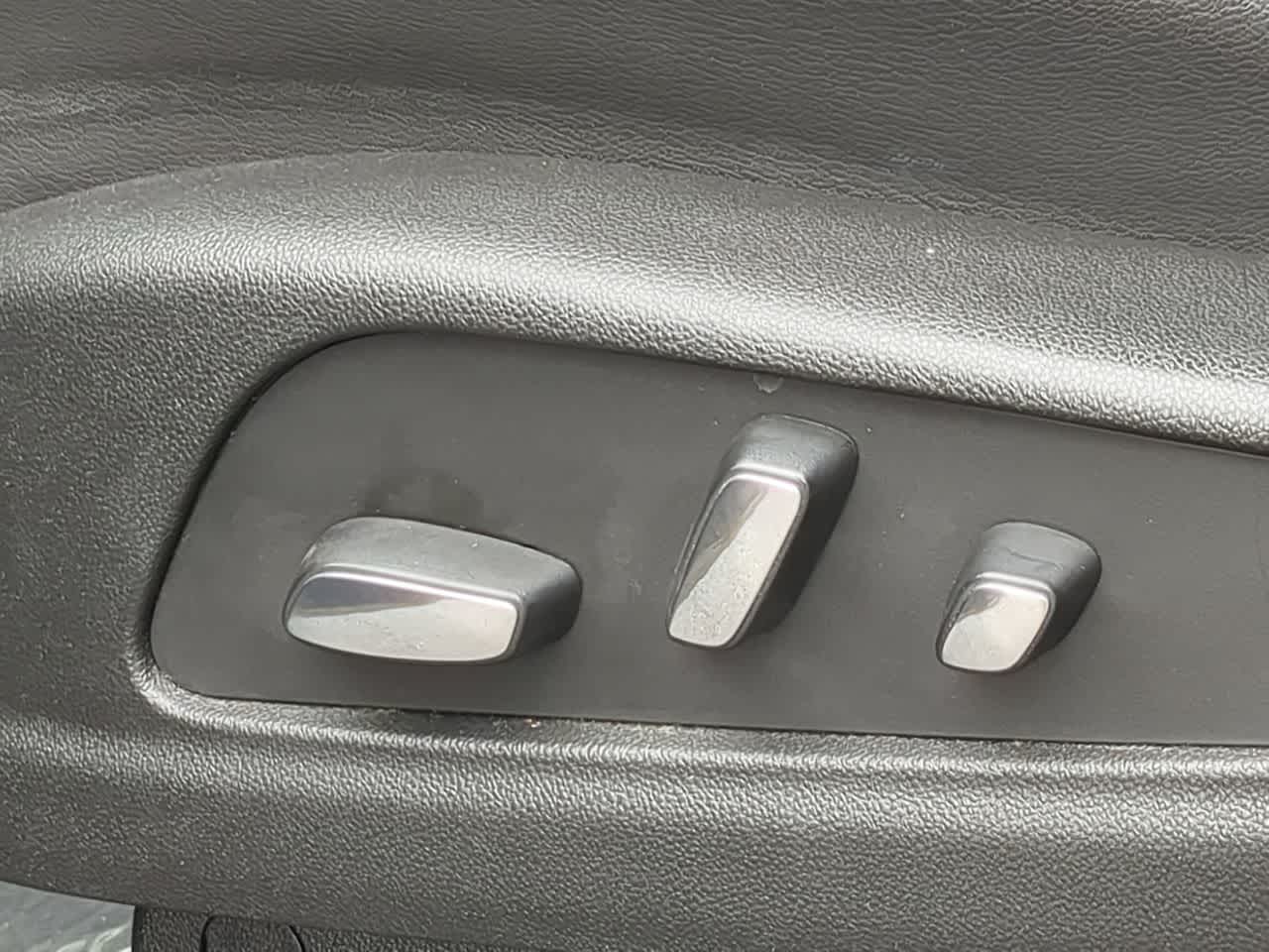 Thumbnail: 2024 Cadillac XT6 - 18