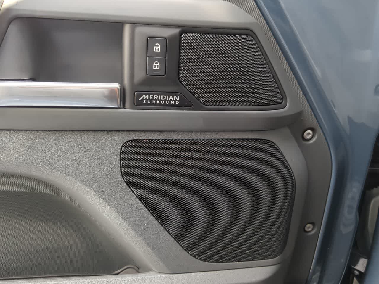 Thumbnail: 2025 Land Rover Defender - 31