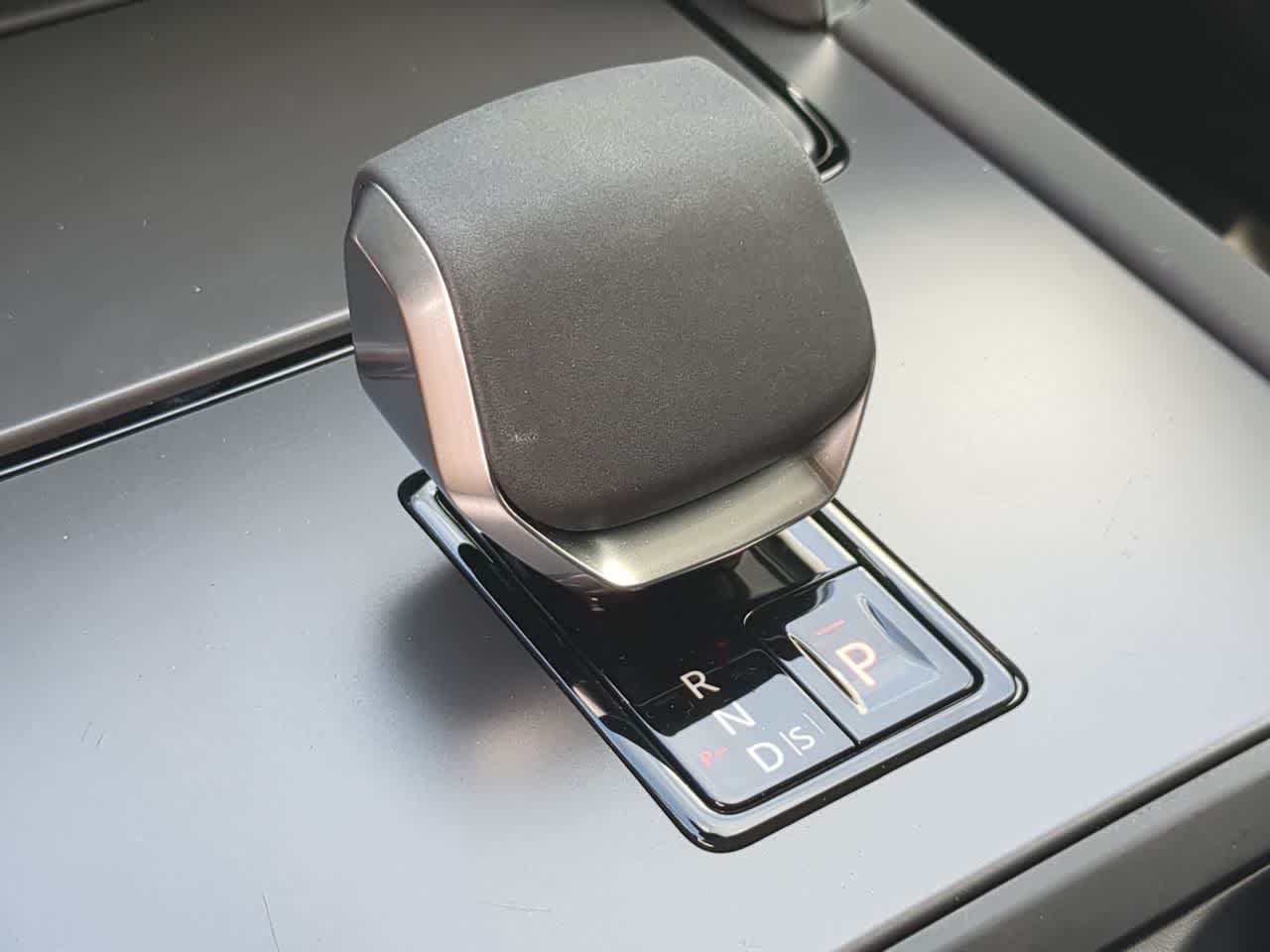 Thumbnail: 2025 Land Rover Discovery Sport - 32