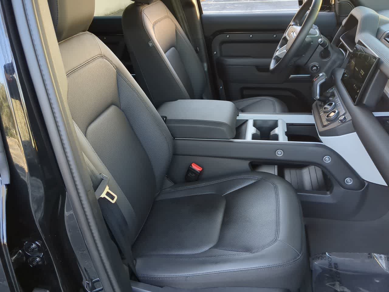 Thumbnail: 2025 Land Rover Defender - 23