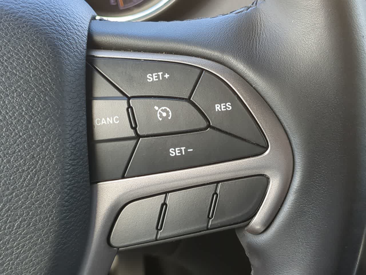 Thumbnail: 2019 Jeep Grand Cherokee - 25