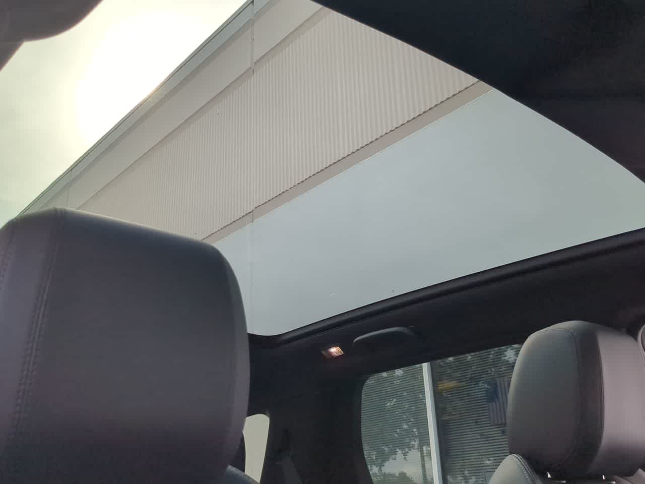 Thumbnail: 2025 Land Rover Discovery Sport - 18