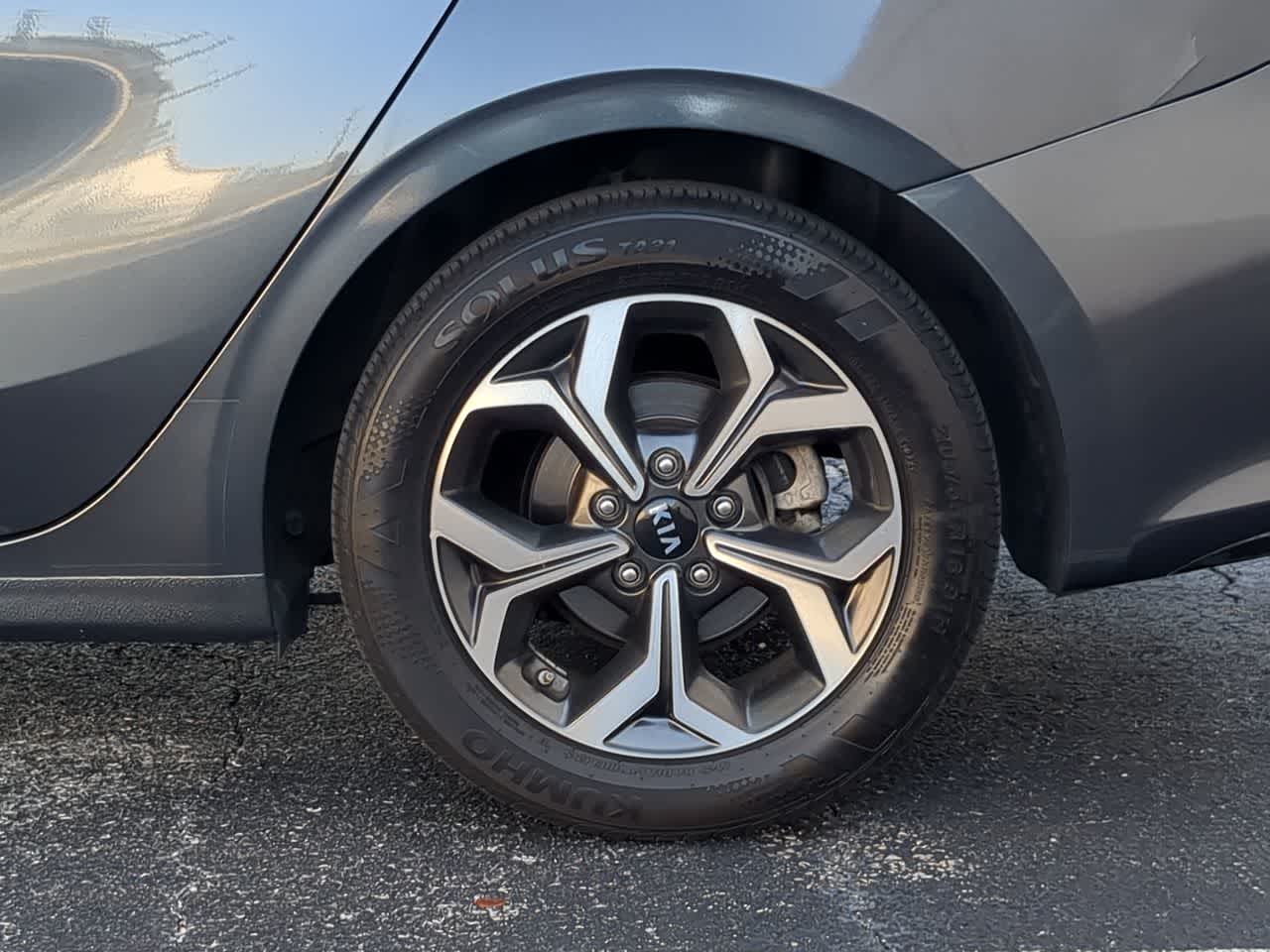 Thumbnail: 2020 Kia Forte - 13