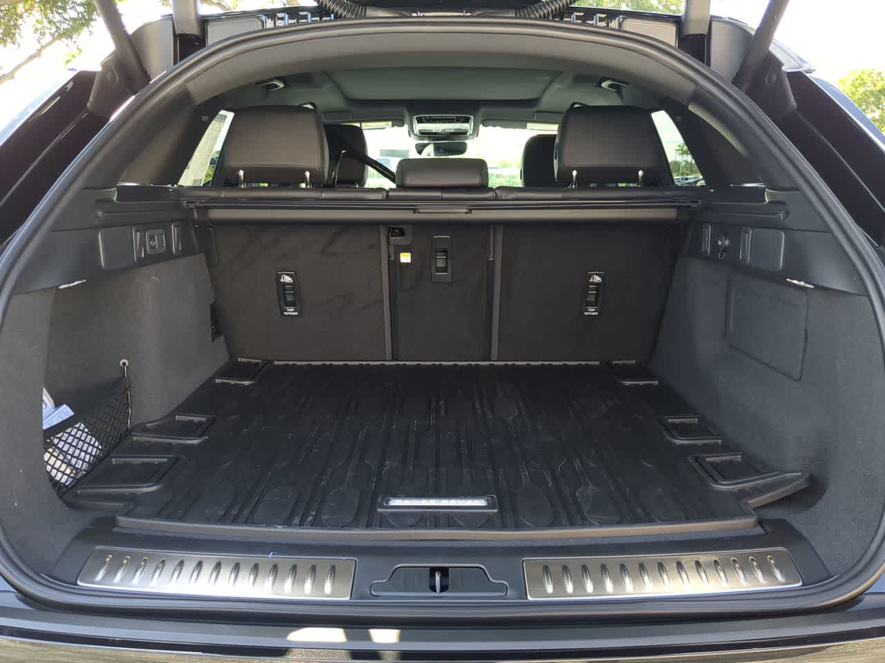 Thumbnail: 2026 Land Rover Range Rover Velar - 37