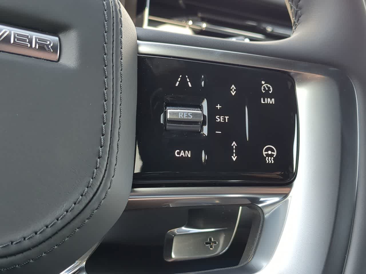 2025 Land Rover Range Rover SE 26