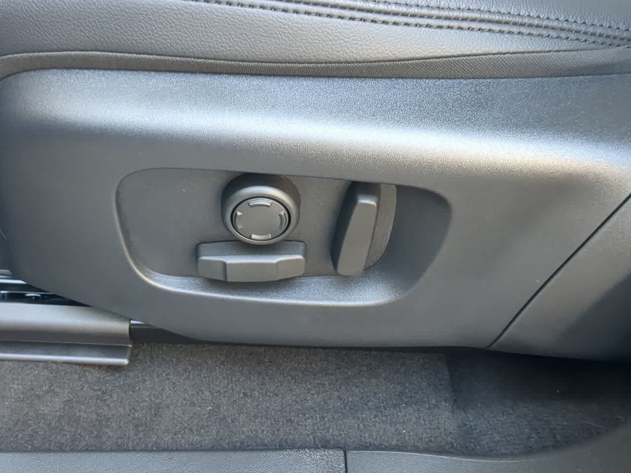 Thumbnail: 2026 Land Rover Range Rover Evoque - 18