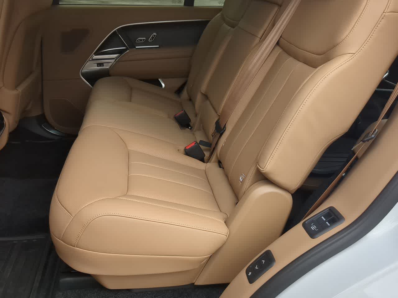 Thumbnail: 2025 Land Rover Range Rover - 21