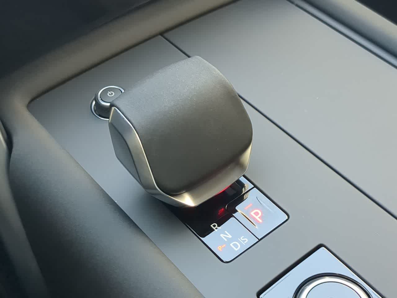 Thumbnail: 2026 Land Rover Discovery - 34