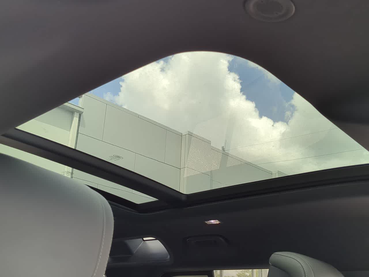 Thumbnail: 2022 Land Rover Defender - 17