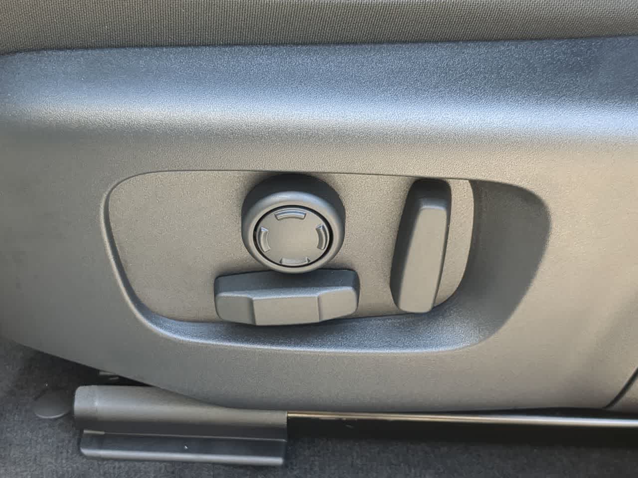 Thumbnail: 2026 Land Rover Range Rover Evoque - 18