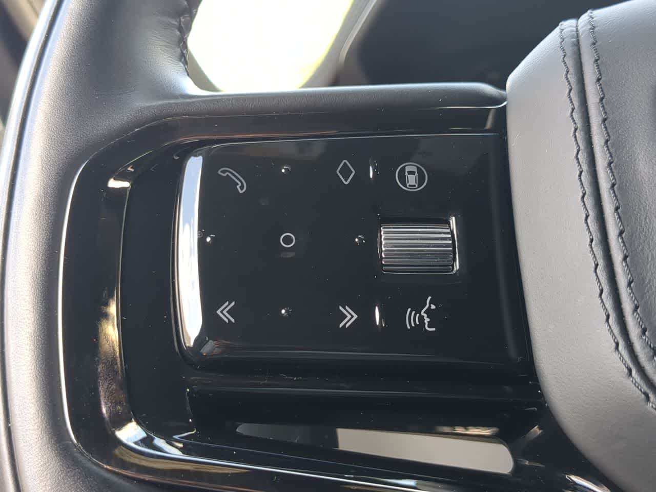 Thumbnail: 2024 Land Rover Range Rover Sport - 24