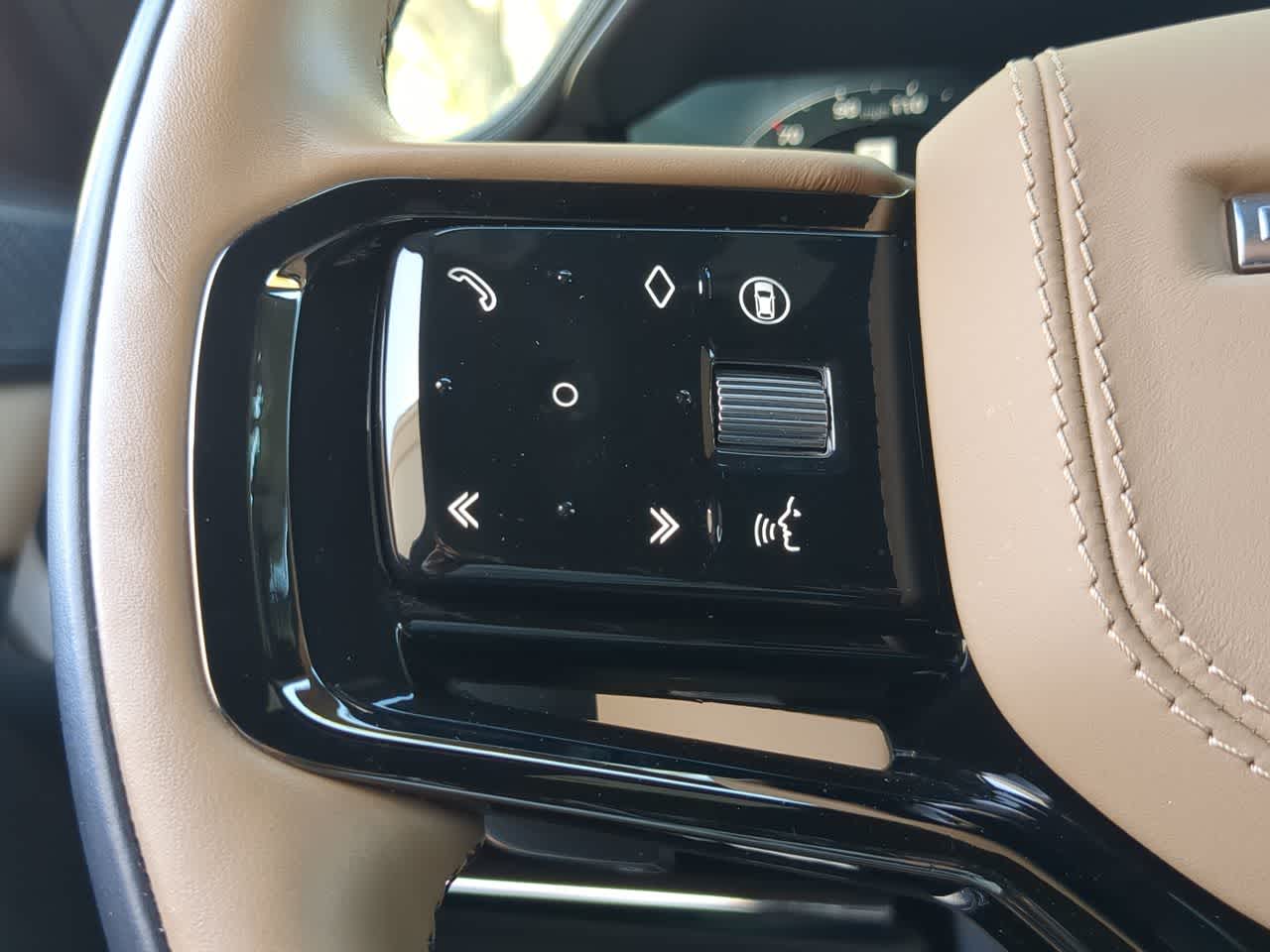 Thumbnail: 2025 Land Rover Range Rover Sport - 25