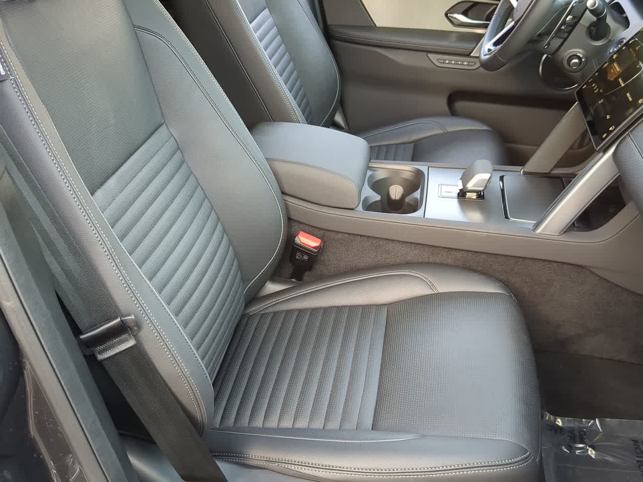 Thumbnail: 2025 Land Rover Discovery Sport - 23