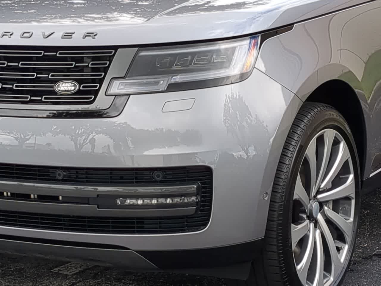 Thumbnail: 2025 Land Rover Range Rover - 11