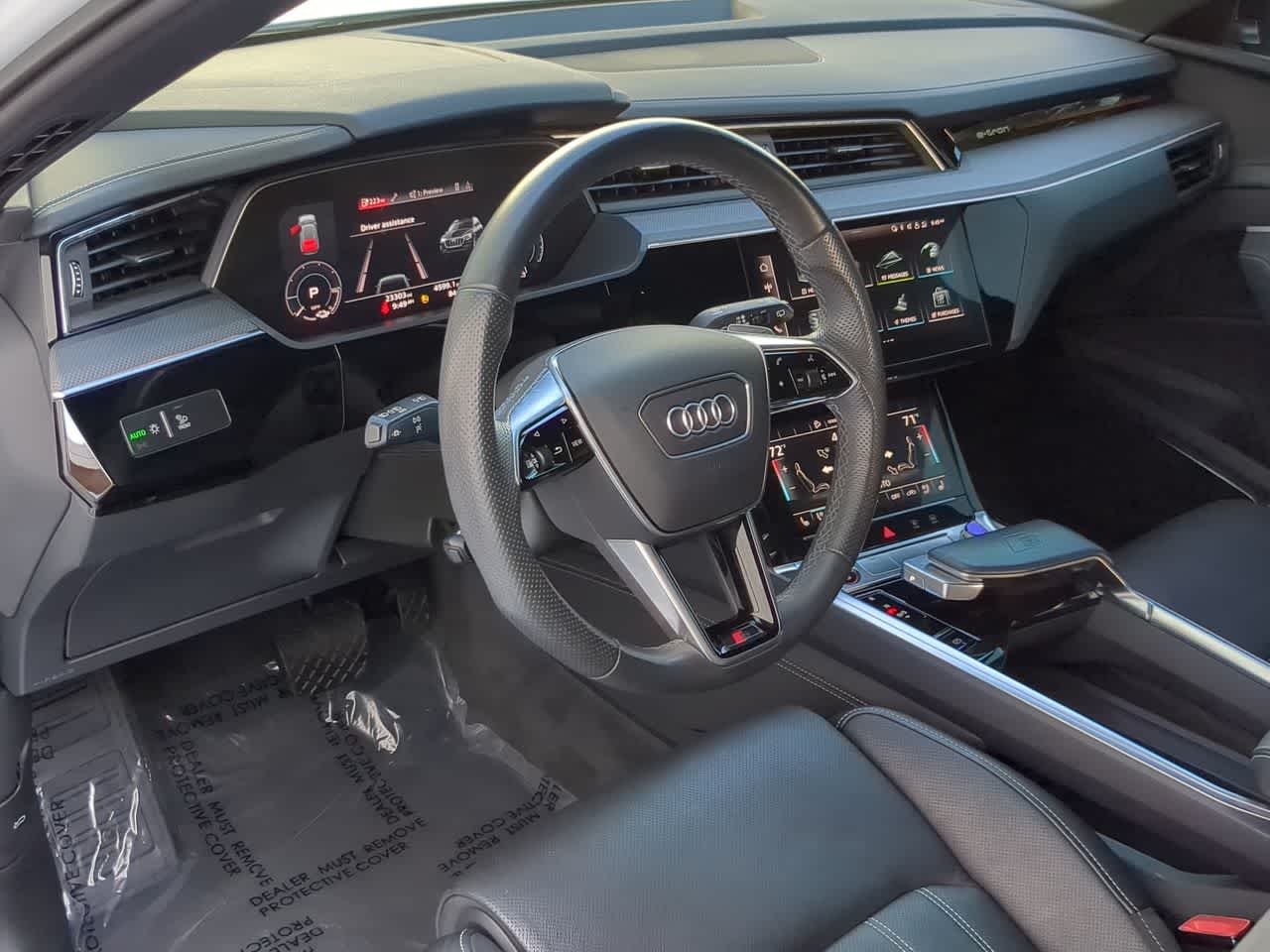 Thumbnail: 2023 Audi e-tron S - 10