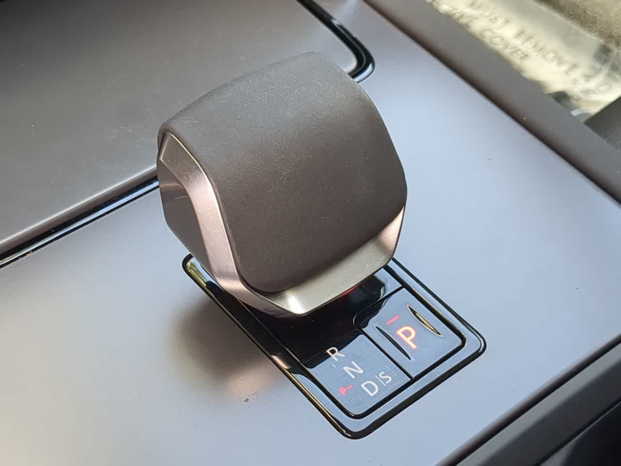 Thumbnail: 2025 Land Rover Discovery Sport - 35