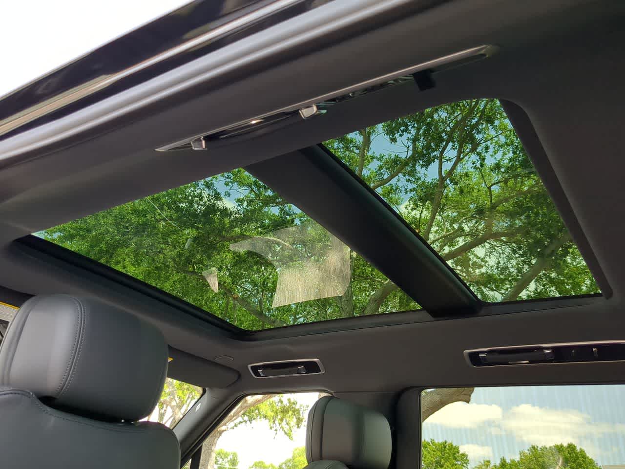 2025 Land Rover Range Rover SE 22
