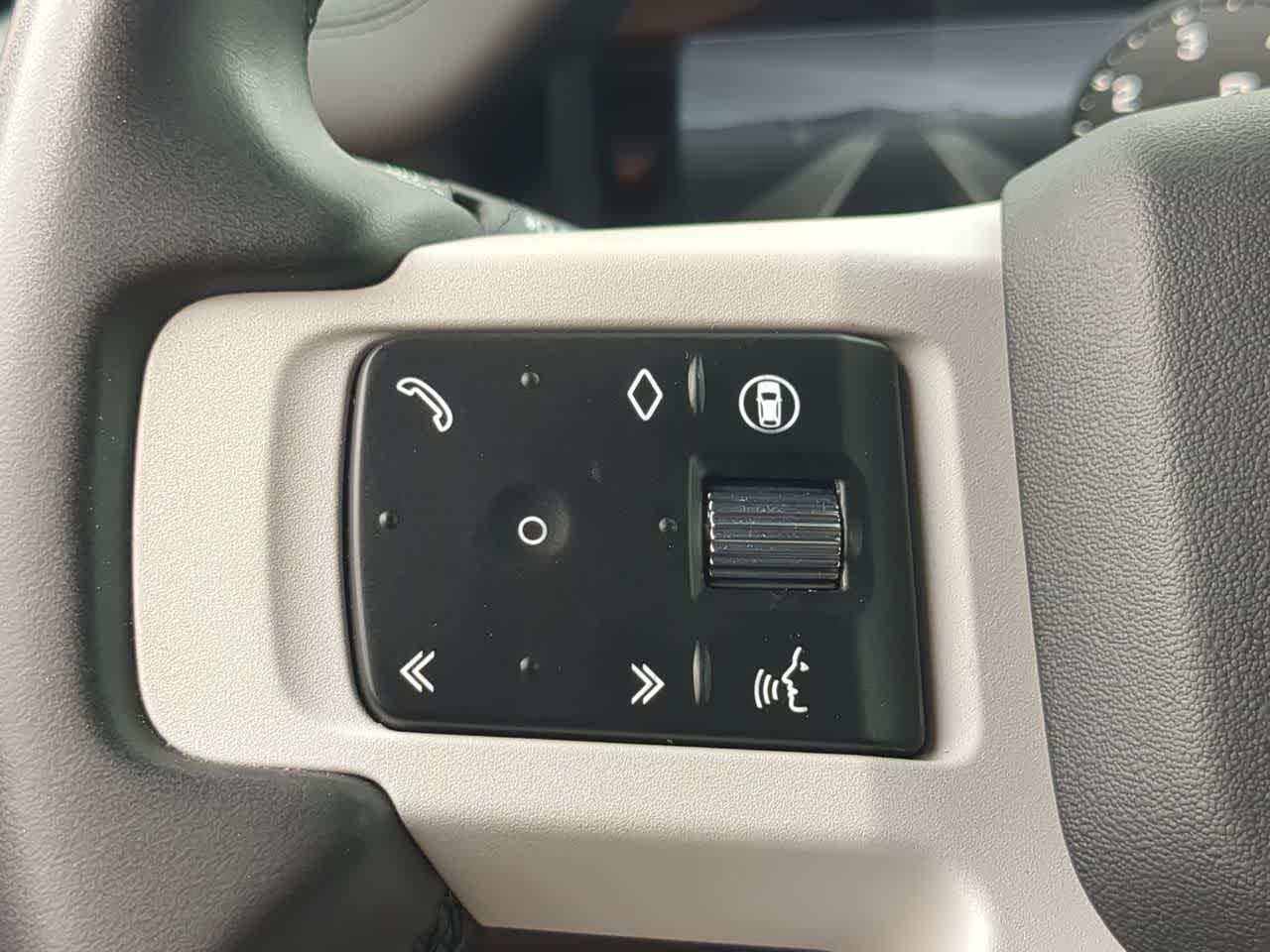 Thumbnail: 2025 Land Rover Defender - 25