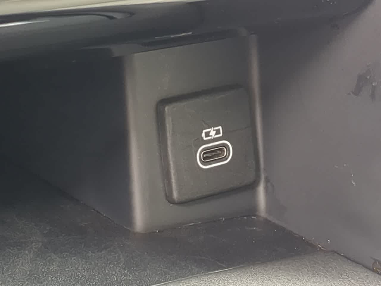 Thumbnail: 2025 Land Rover Discovery - 32