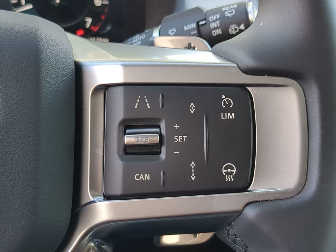 Thumbnail: 2025 Land Rover Discovery - 26