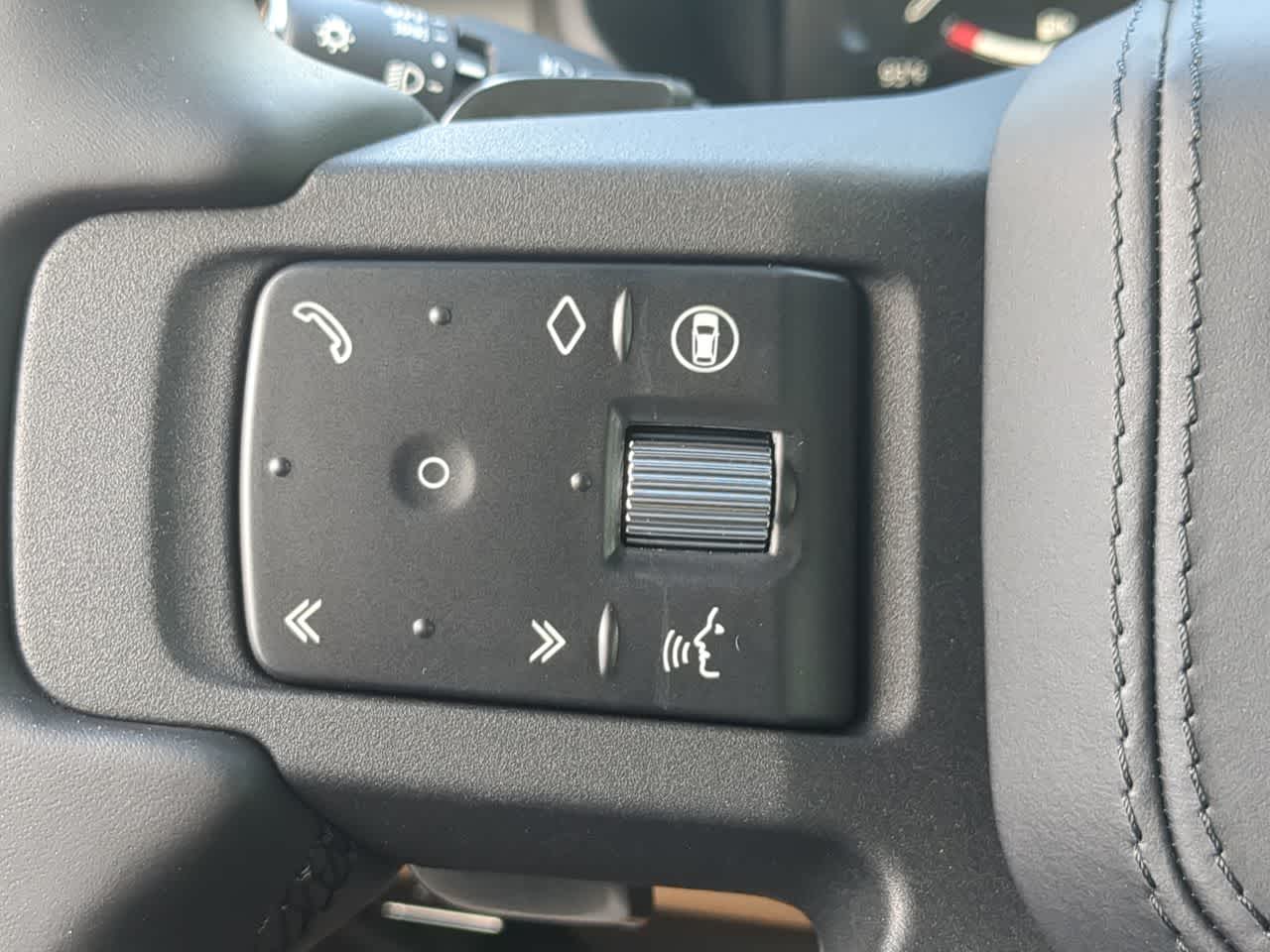 Thumbnail: 2025 Land Rover Defender - 26