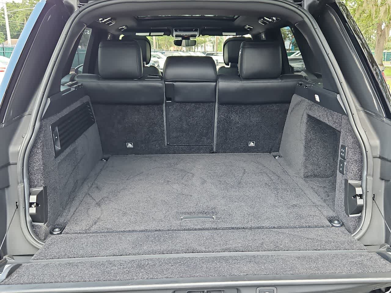 Thumbnail: 2022 Land Rover Range Rover - 37