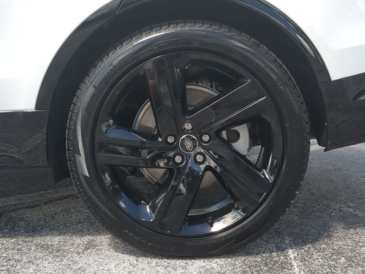 Thumbnail: 2025 Land Rover Discovery - 14