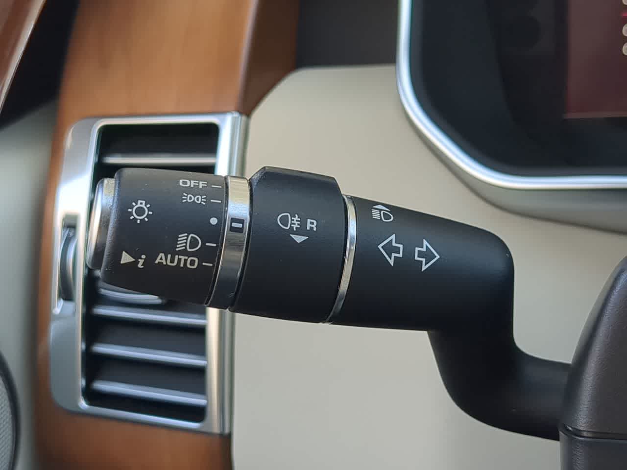 Thumbnail: 2020 Land Rover Range Rover - 29