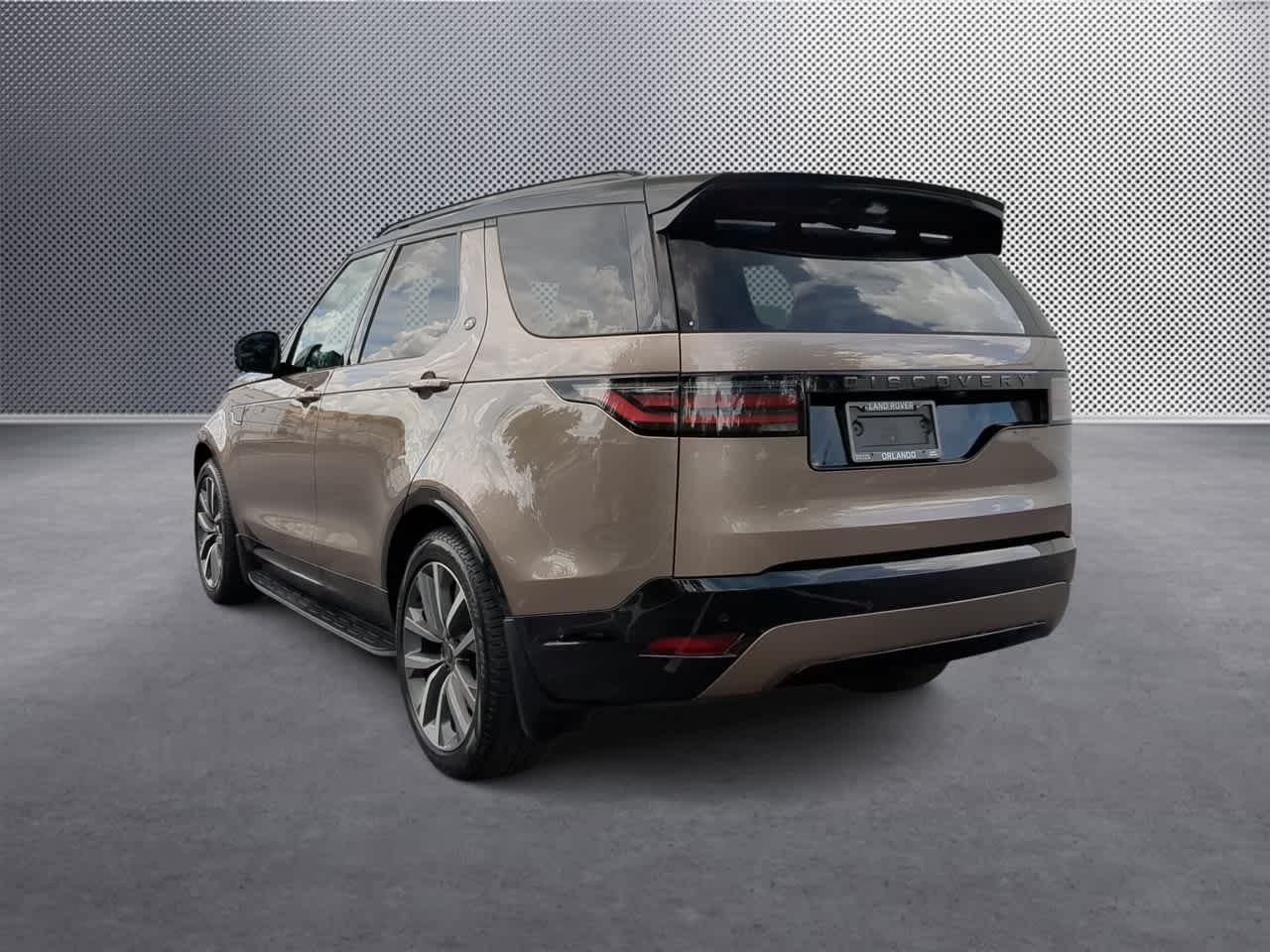 Thumbnail: 2024 Land Rover Discovery - 6