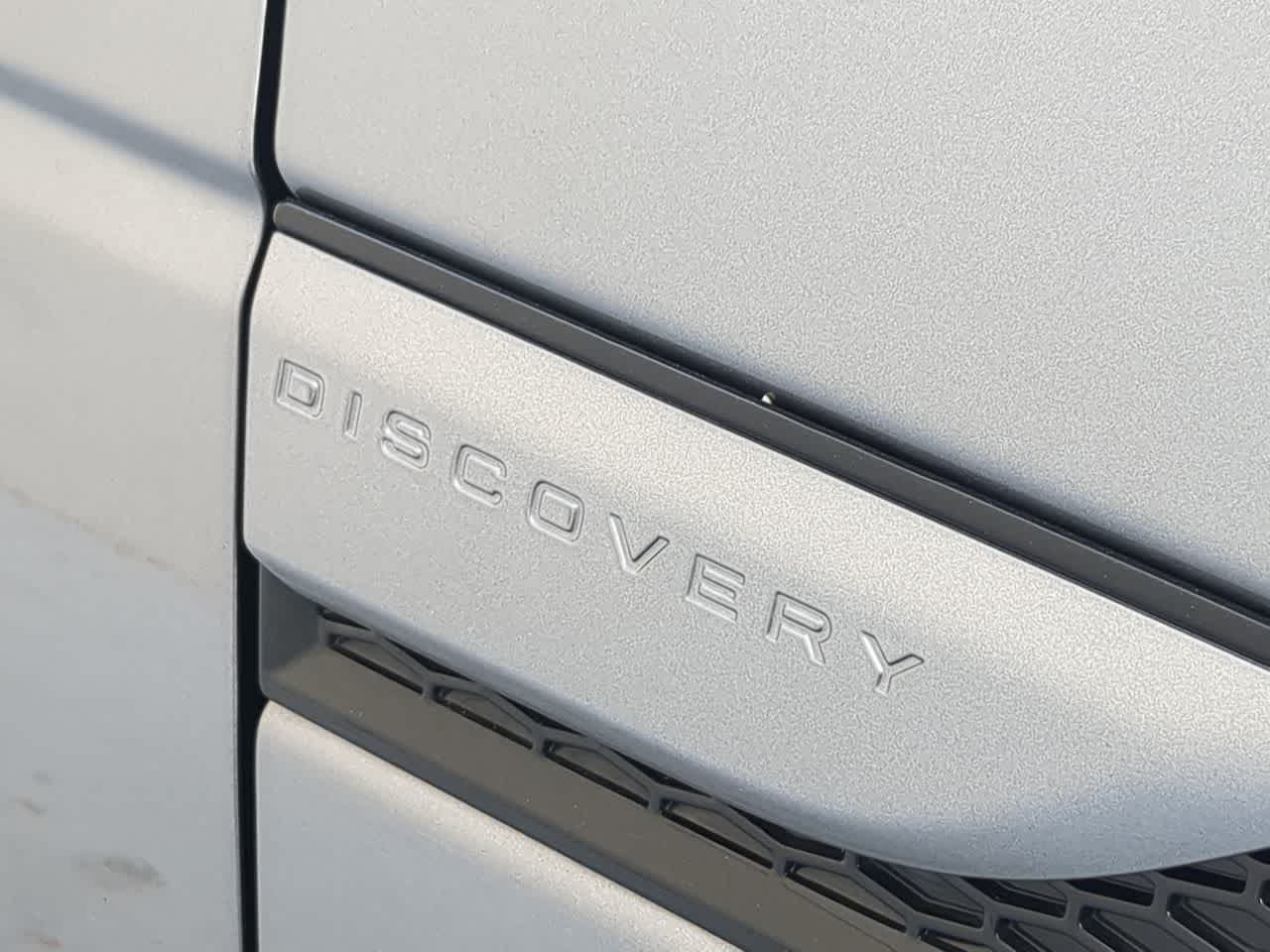 Thumbnail: 2025 Land Rover Discovery Sport - 13