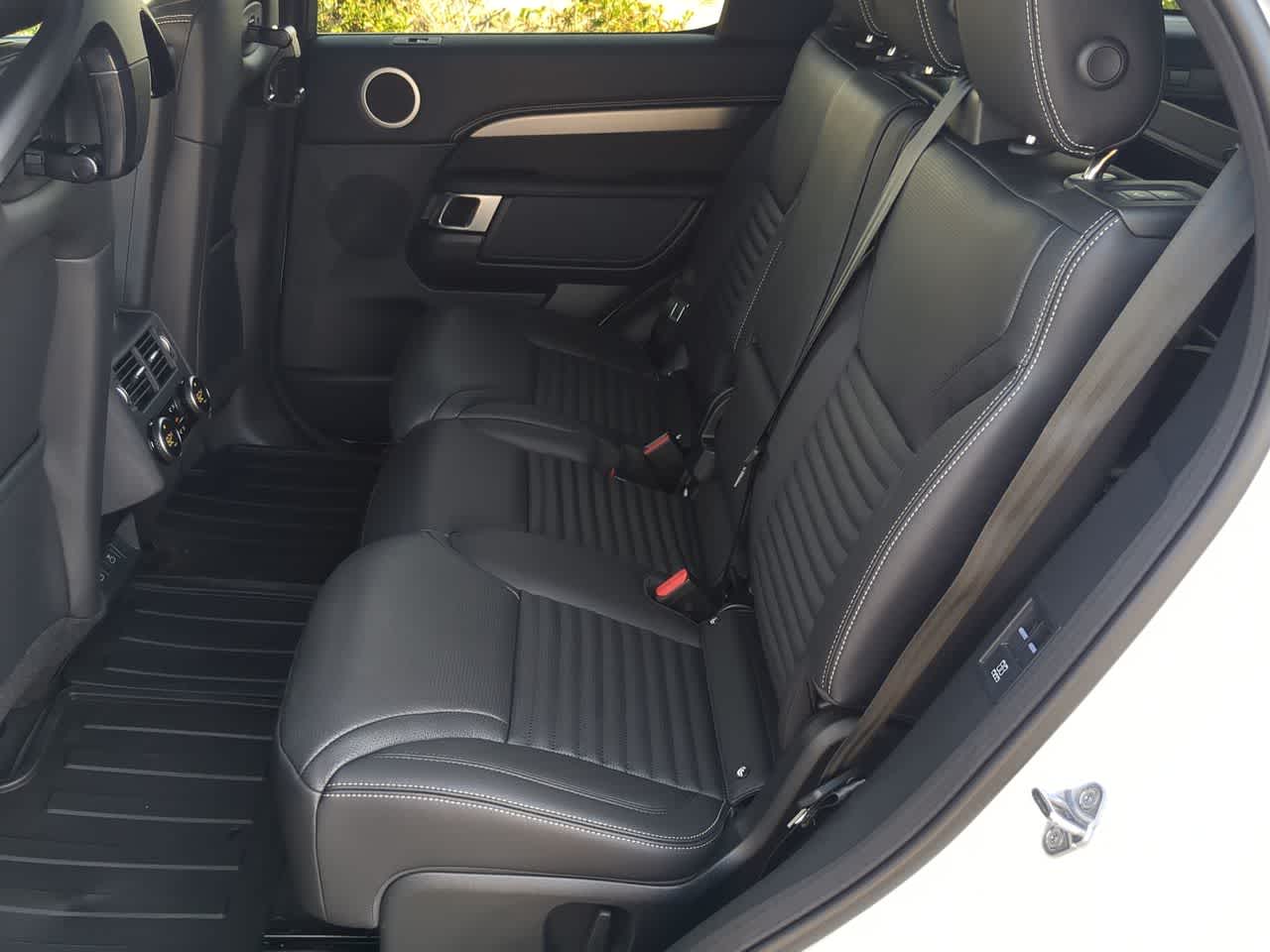 Thumbnail: 2026 Land Rover Discovery - 21