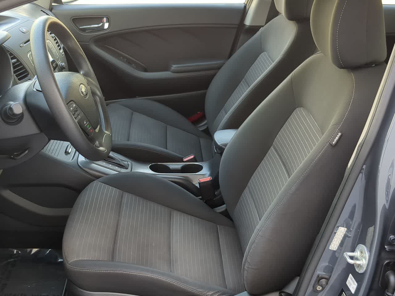 Thumbnail: 2016 Kia Forte - 16