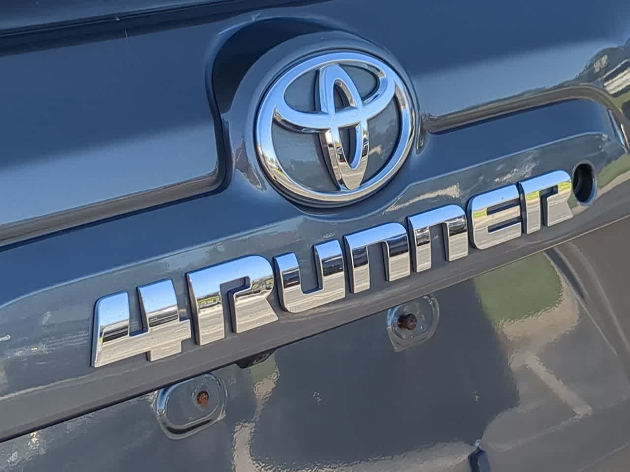 Thumbnail: 2016 Toyota 4Runner - 12