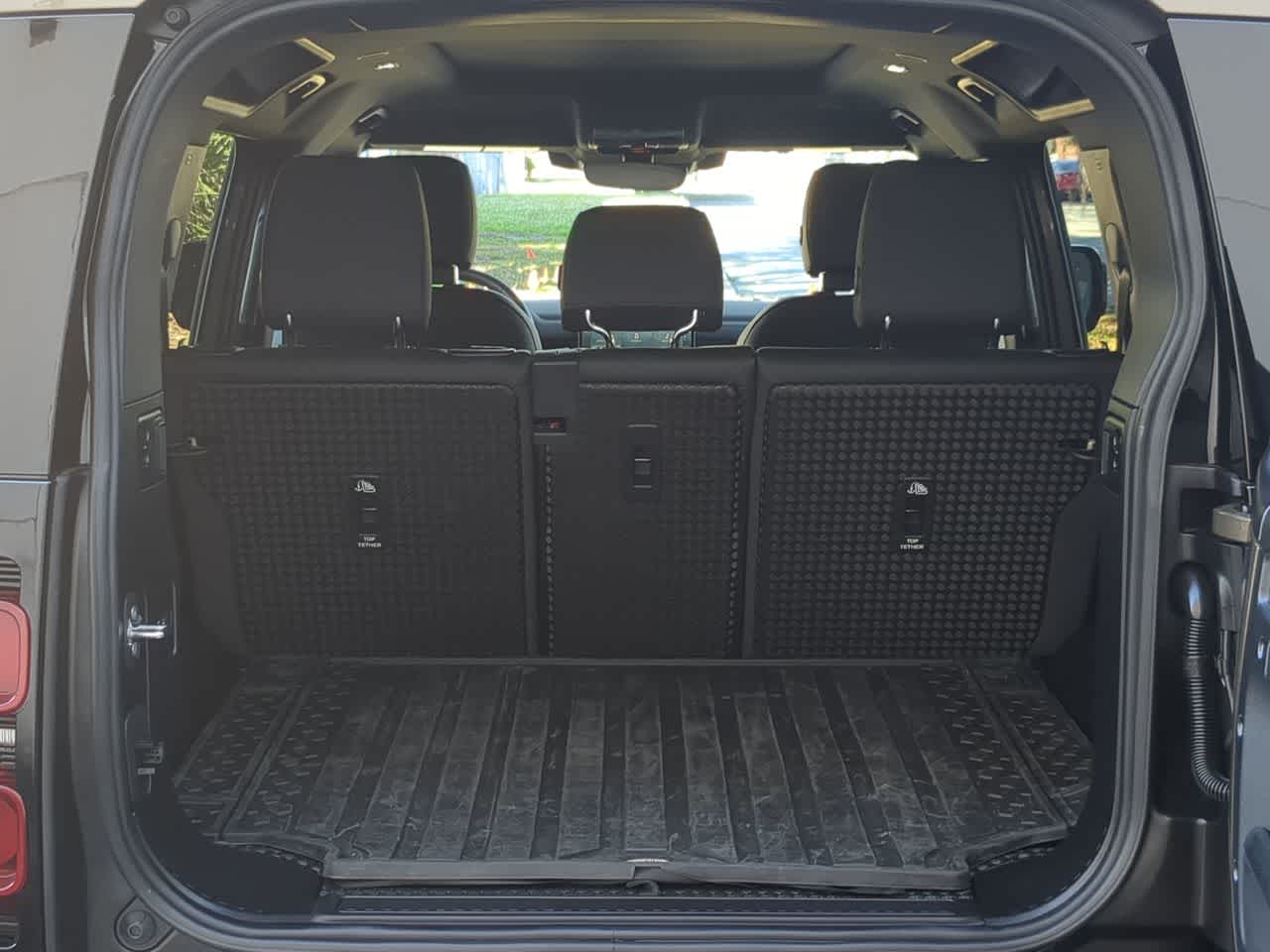 Thumbnail: 2025 Land Rover Defender - 37