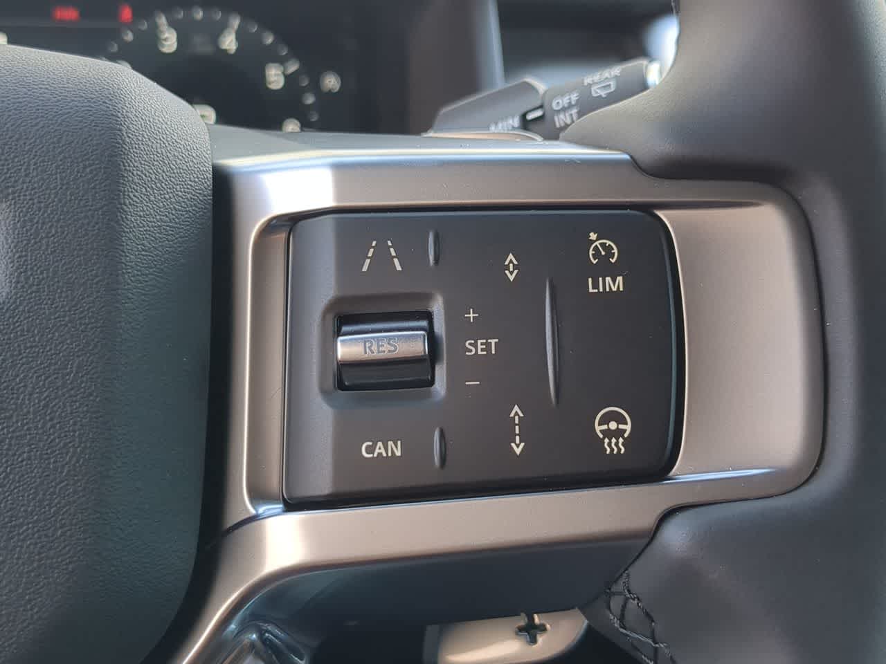 Thumbnail: 2026 Land Rover Discovery - 27