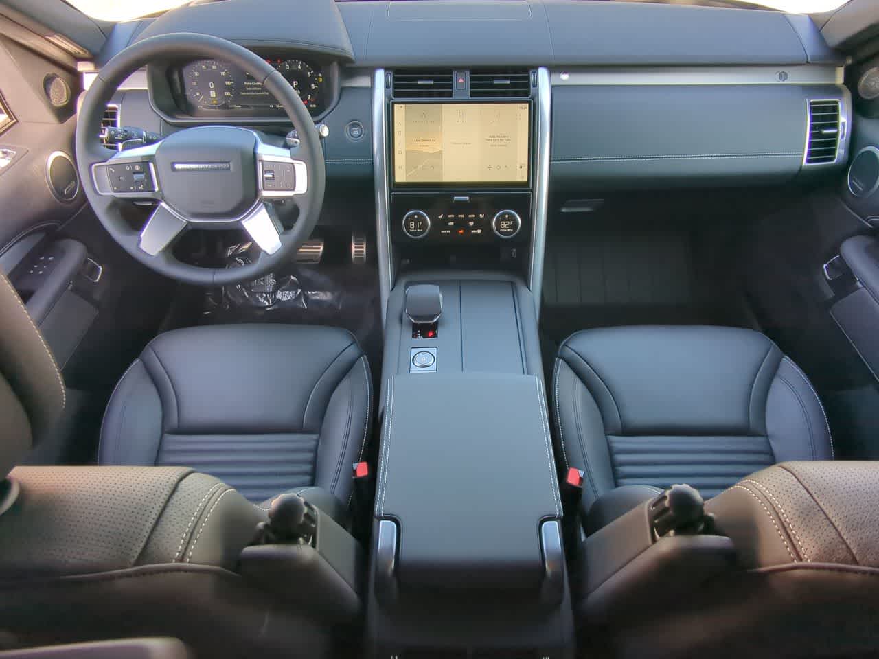 Thumbnail: 2026 Land Rover Discovery - 16