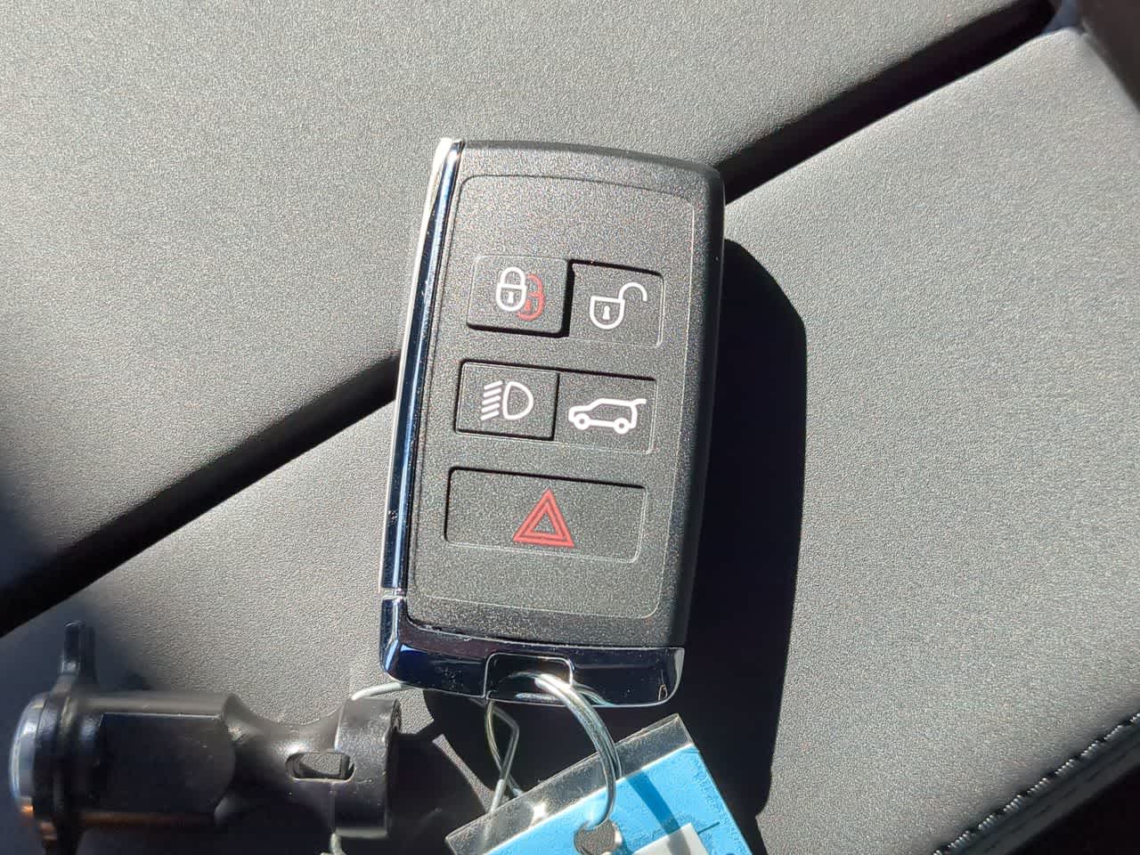 Thumbnail: 2026 Land Rover Range Rover Velar - 39