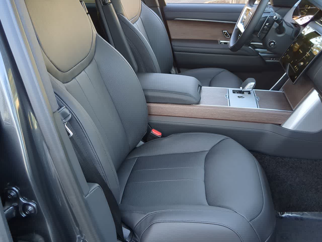 Thumbnail: 2025 Land Rover Range Rover - 24