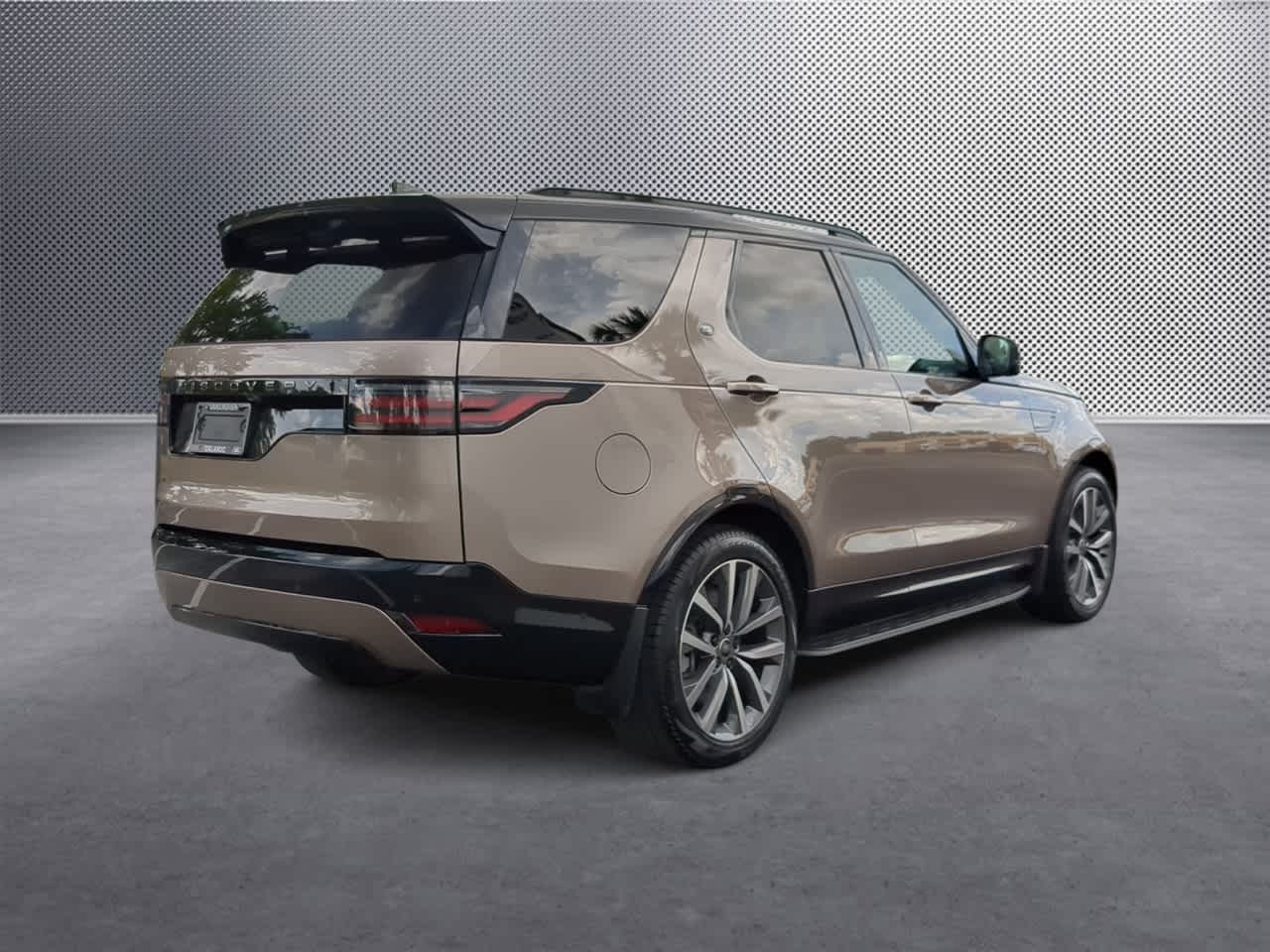 Thumbnail: 2024 Land Rover Discovery - 8