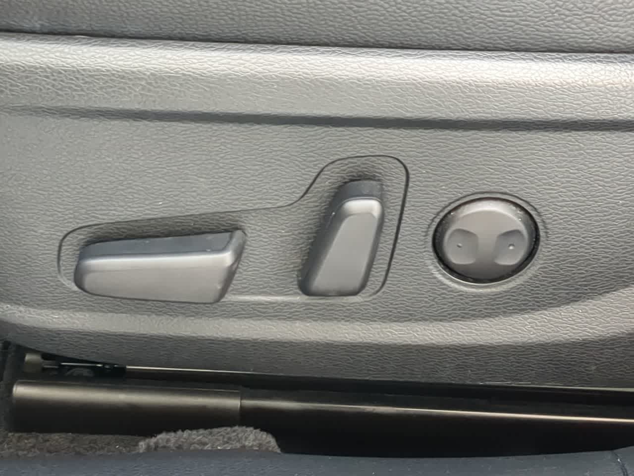 Thumbnail: 2019 Kia Cadenza - 17