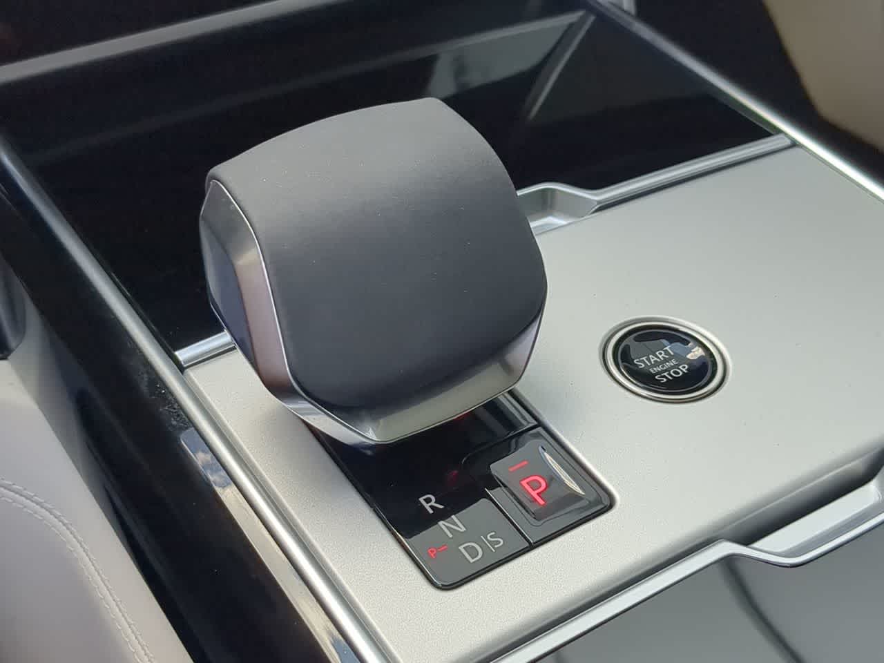 Thumbnail: 2024 Land Rover Range Rover - 40