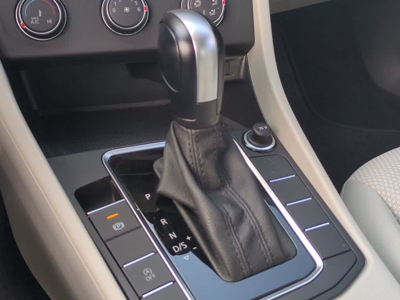 Thumbnail: 2021 Volkswagen Jetta - 32