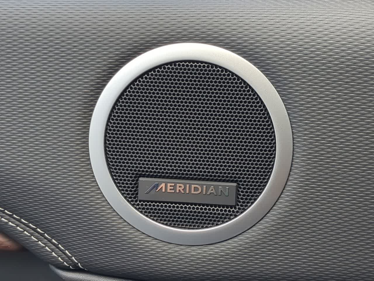 Thumbnail: 2025 Land Rover Discovery - 33